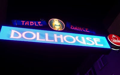 Hamburg Kiez guided tour with admission to Dollhouse club